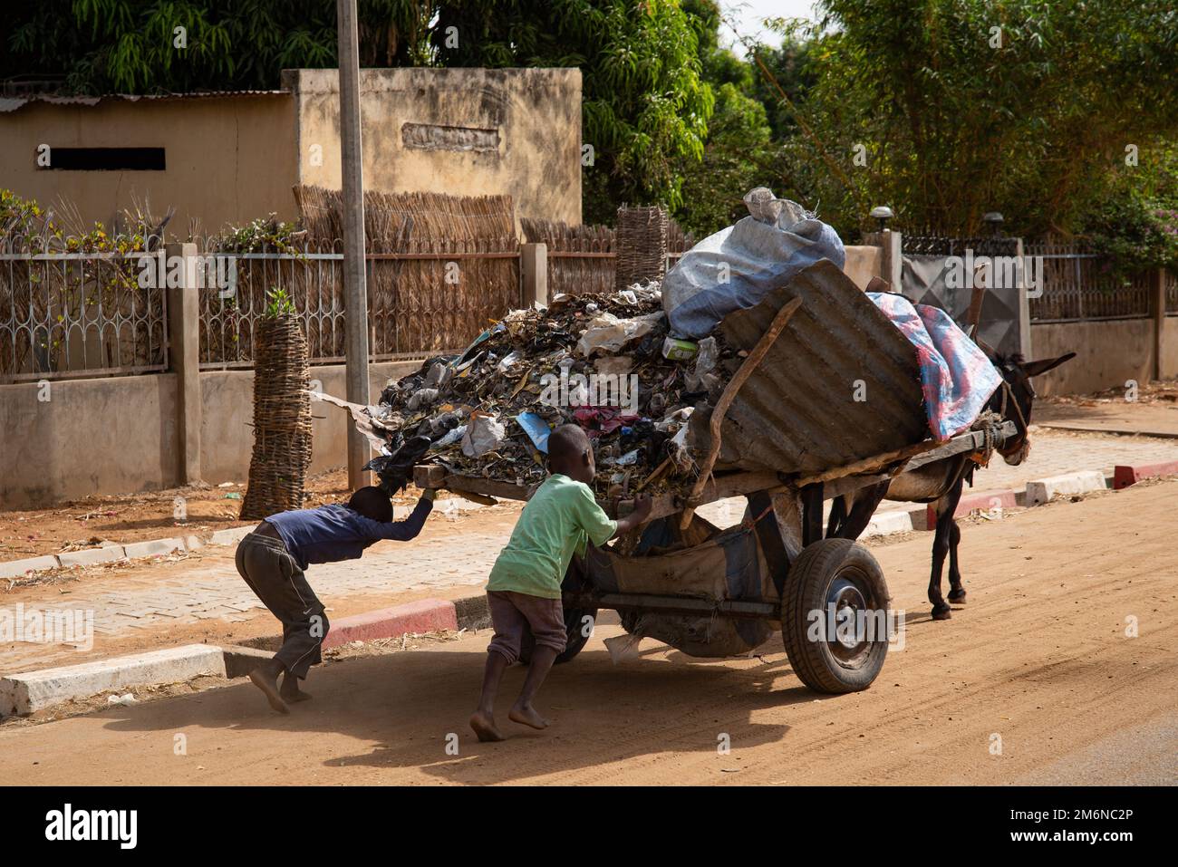 Nicolas Remene / le Pictorium - la réponse du Mali aux défis et aux réalités du changement climatique - 9/3/2021 - Mali / Ségou / Ségou - enfants h Banque D'Images