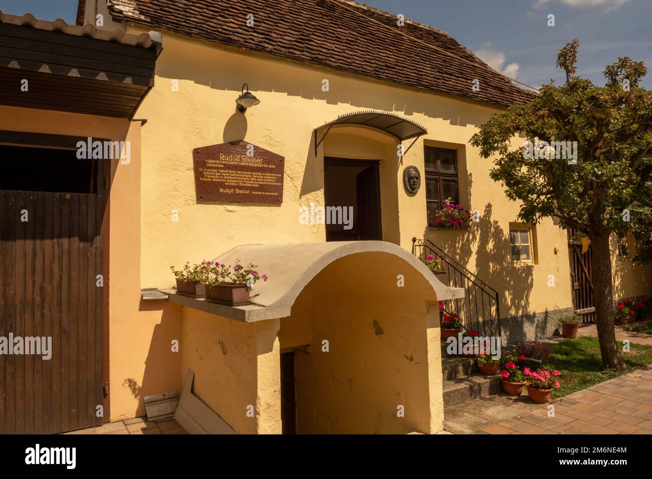 Donji Kraljevec, Croatie - 14 août 2022 : la maison où est né Rudolf Steiner. Lieu de naissance. Banque D'Images