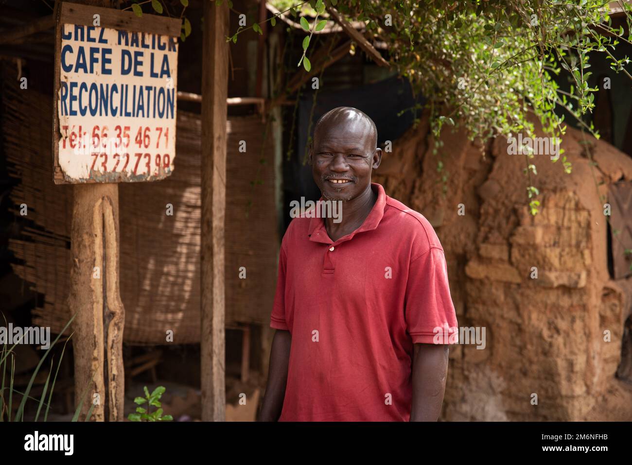 Nicolas Remene / le Pictorium - Mali : le sentiment anti-français - 12/3/2022 - Mali / District de Bamako / Bamako - Malick Dara, 62 ans, pose devant Banque D'Images