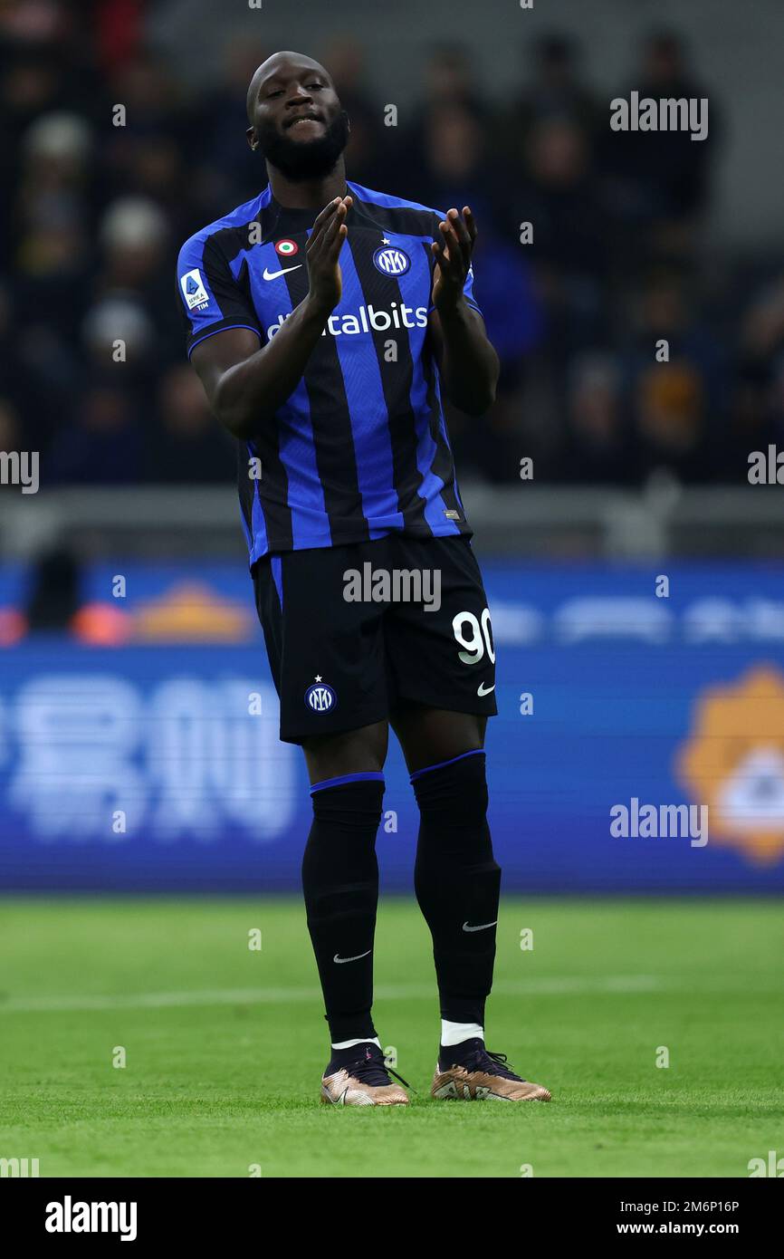 Romelu Lukaku du FC Internazionale gestes pendant la série Un match entre le FC Internazionale et SSC Napoli au Stadio Giuseppe Meazza sur 4 janvier 2023 à Milan Italie . Banque D'Images