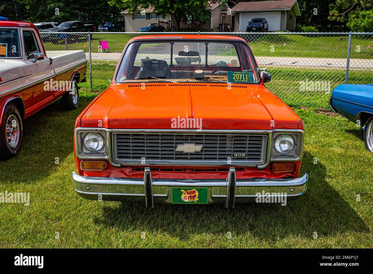 Iola, WISCONSIN - 07 juillet 2022 : vue de face d'un pick-up C10 1974 de Chevrolet lors d'un salon automobile local. Banque D'Images