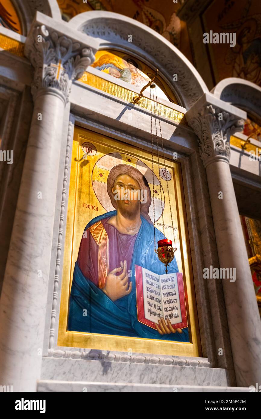 Belgrade, Serbie - 20 décembre 2022 : icône de Jésus-Christ dans le style byzantin temple orthodoxe appelé Saint Sava à Belgrade, Serbie Banque D'Images