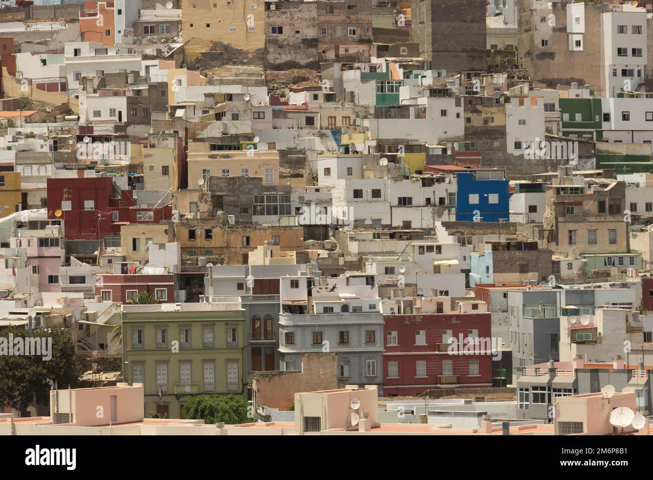 Vue panoramique sur les structures résidentielles colorées dans le quartier de Vegueta, ville de Las Palmas de Gran Canaria, îles Canaries, Espagne Banque D'Images