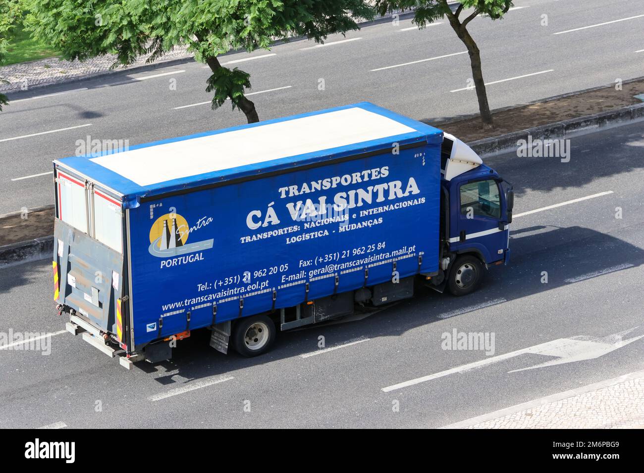 Camion de transport de marchandises de la société transporte ca Vai Sintra  à Lisbonne Photo Stock - Alamy