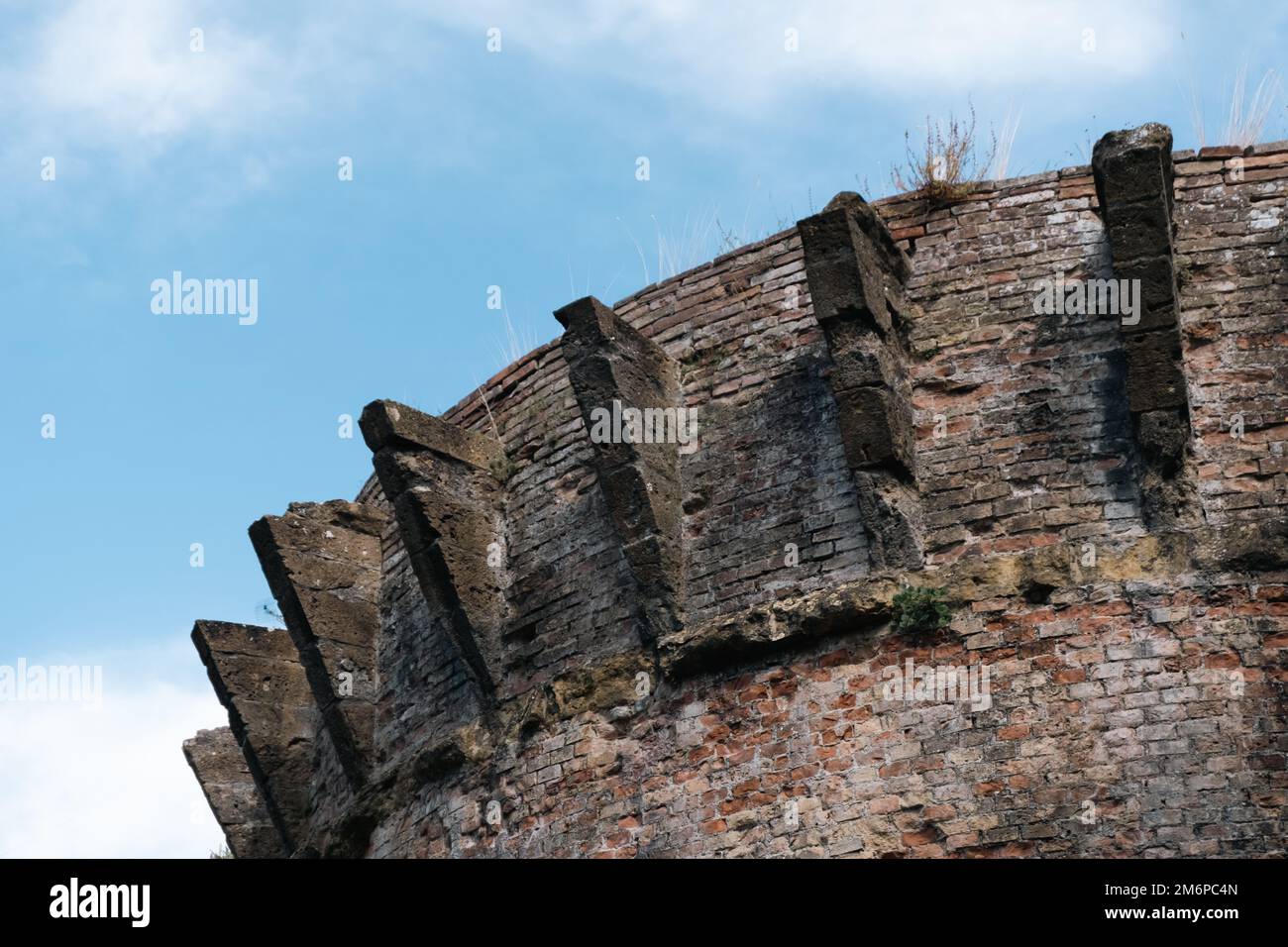 Vue magnifique sur l'ancien San Gimignano, le paysage et les sites de la Toscane. Été en Italie Banque D'Images