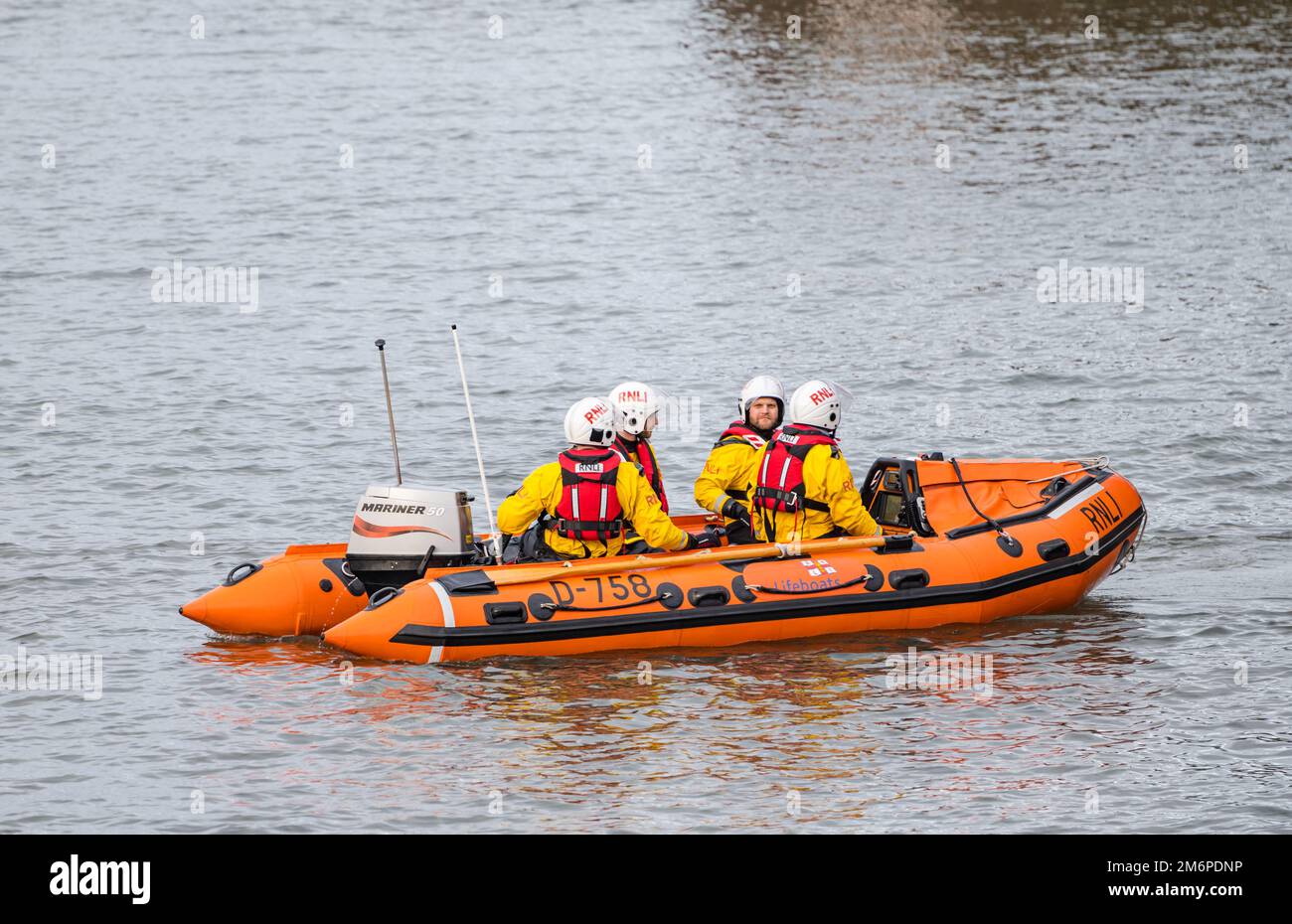 Royal National Lifeboat institution (RNLI) bateau gonflable rigide, Firth of Forth Sea, North Berwick, East Lothian, Écosse, Royaume-Uni Banque D'Images