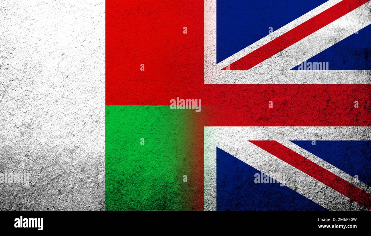 Drapeau national du Royaume-Uni (Grande-Bretagne) Union Jack avec la République de Madagascar drapeau national. Grunge l'arrière-plan Banque D'Images
