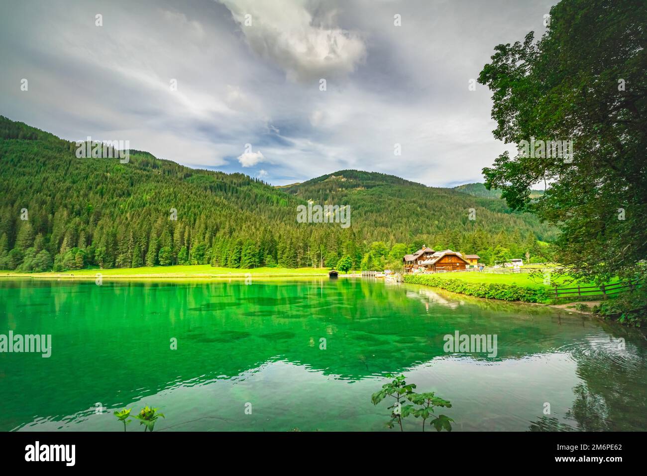 Randonnée autour du lac Hunters près de Sankt Johann à Pongau en Autriche Banque D'Images