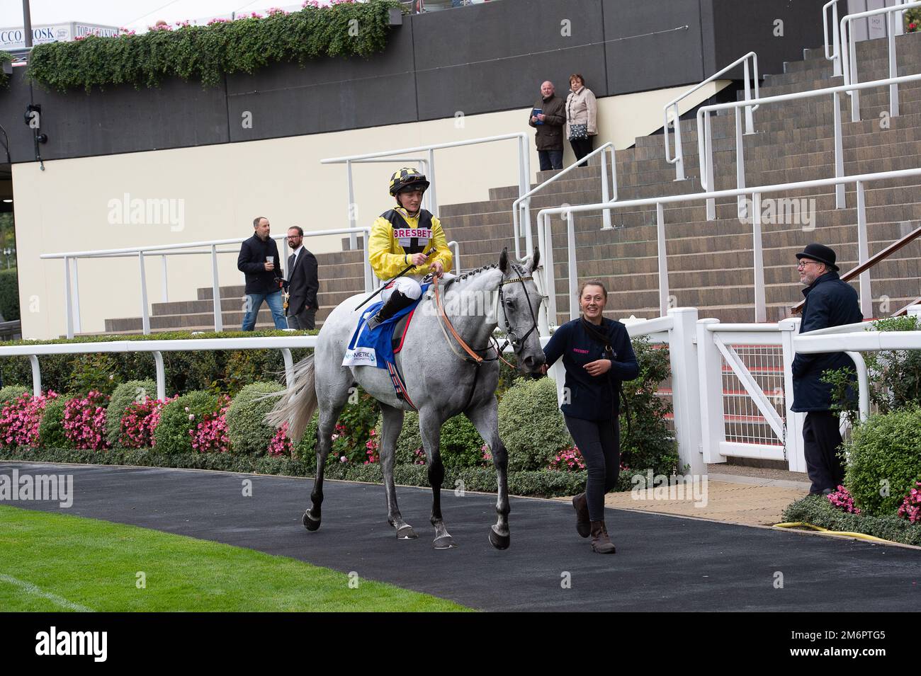 Ascot, Berkshire, Royaume-Uni. 30th septembre 2022. Le cheval-boule jumpé par le jockey Hollie Doyle est arrivé deuxième dans les enjeux de handicap LondonMetric à l'hippodrome d'Ascot. Crédit : Maureen McLean/Alay Banque D'Images