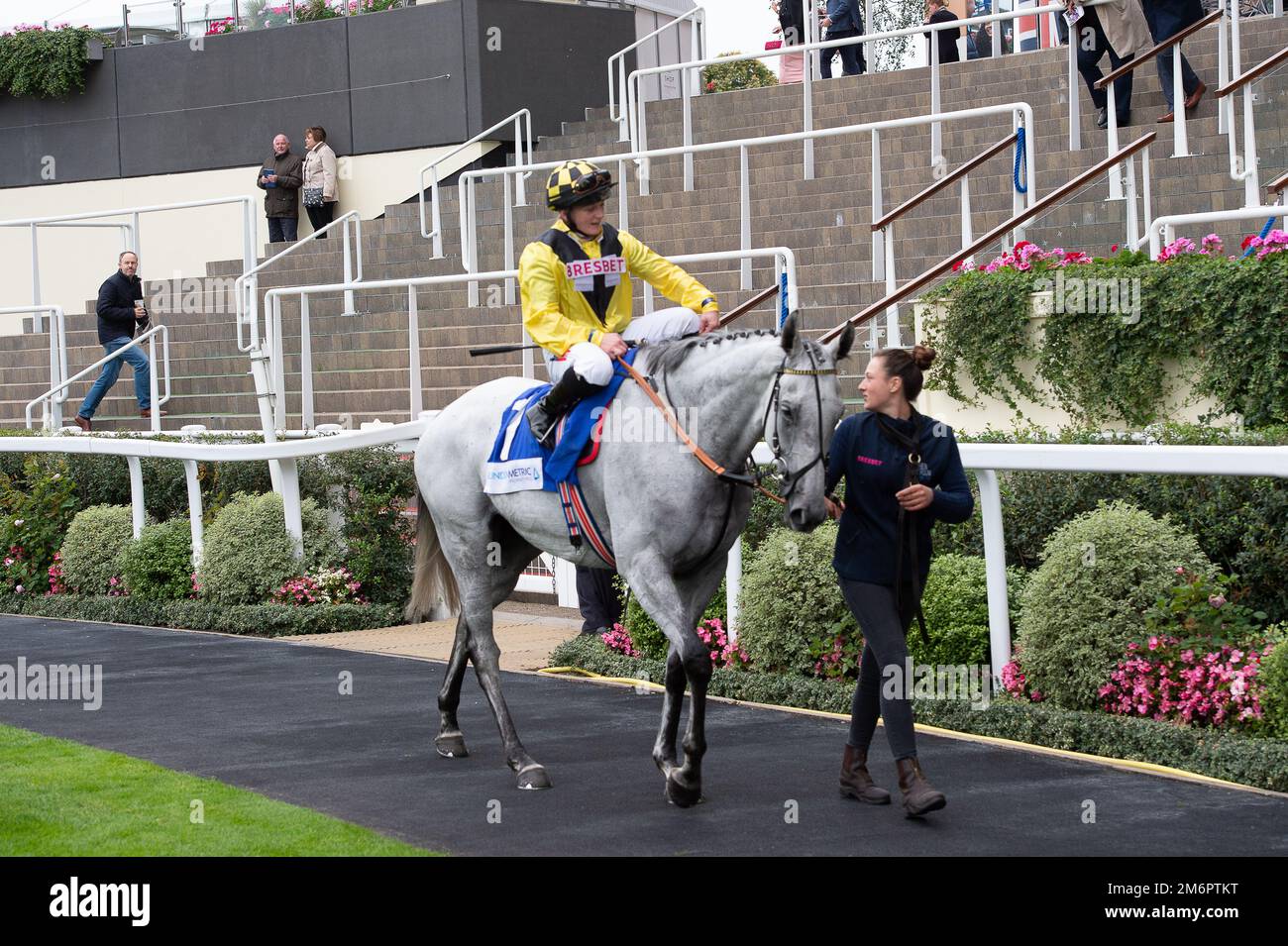 Ascot, Berkshire, Royaume-Uni. 30th septembre 2022. Le cheval-boule jumpé par le jockey Hollie Doyle est arrivé deuxième dans les enjeux de handicap LondonMetric à l'hippodrome d'Ascot. Crédit : Maureen McLean/Alay Banque D'Images