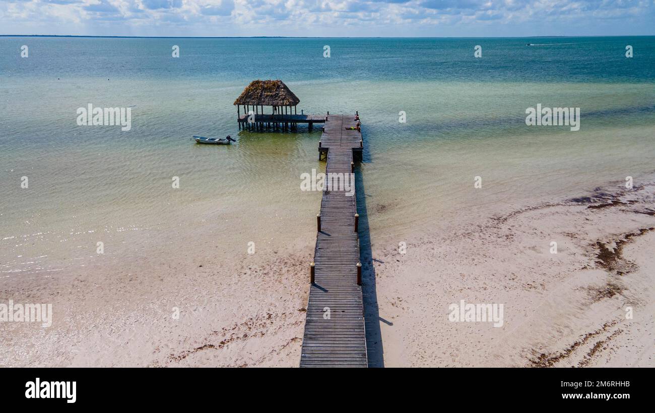 Antenne d'un quai construit dans l'océan, île Holbox, Yucatan Mexique Banque D'Images