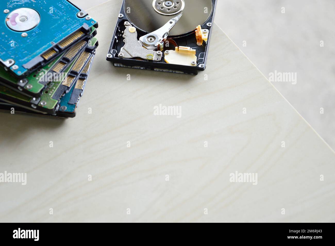 les images de disque dur de type disque tournant de 2,5 pouces sont encore  couramment utilisées aujourd'hui Photo Stock - Alamy