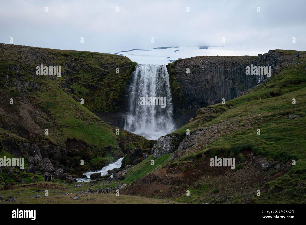 Chute d'eau de Kerlingarfoss près d'Olafsvik, sur la péninsule de Snaflsnes en Islande. Banque D'Images
