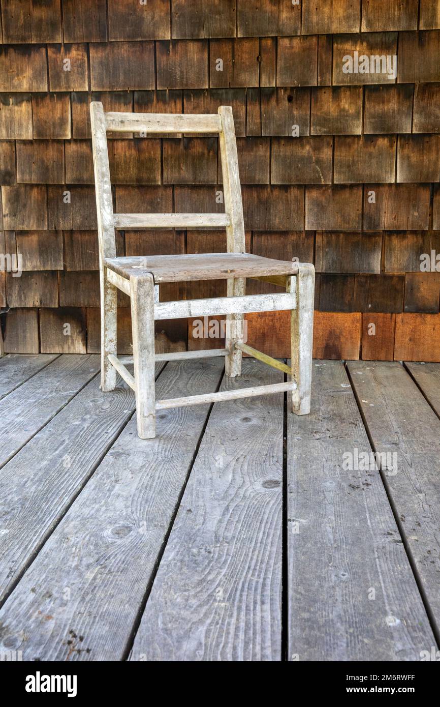 WA20843-00..... WASHINGTON - chaise sous le porche de Kestner Homestead, parc national olympique. Banque D'Images