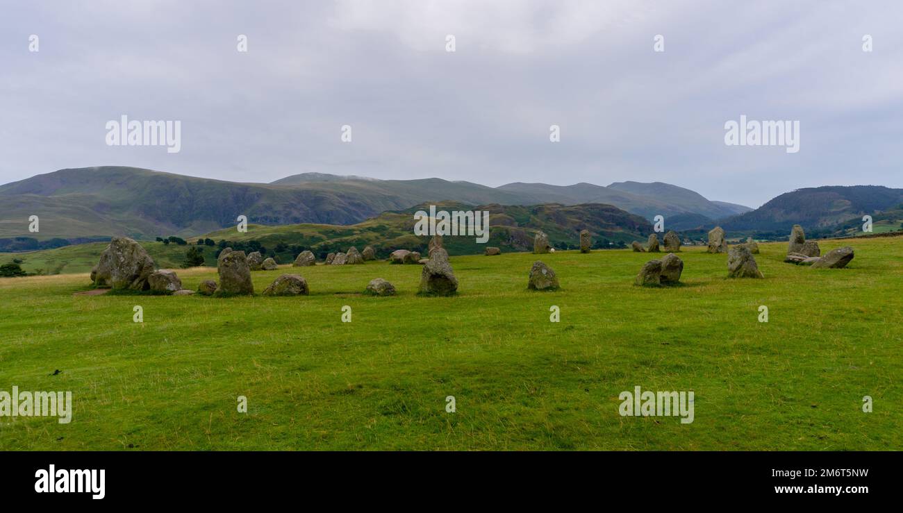 Vue panoramique sur le cercle de pierres Castlerigg dans le parc national Lake District de Cumbria Banque D'Images