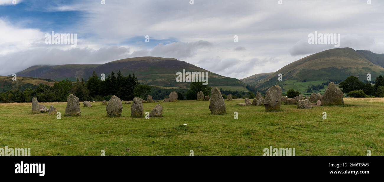 Une vue panoramique sur le cercle de pierres Castlerigg dans le parc national Lake District de Cumbria Banque D'Images Une vue panoramique sur le cercle de pierres Castlerigg dans le parc national Lake District de Cumbria Banque D'Images