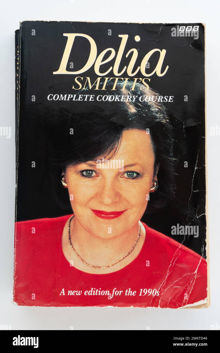 Le cours complet de cuisine de Delia Smith Une nouvelle édition pour le livre 1990s Banque D'Images
