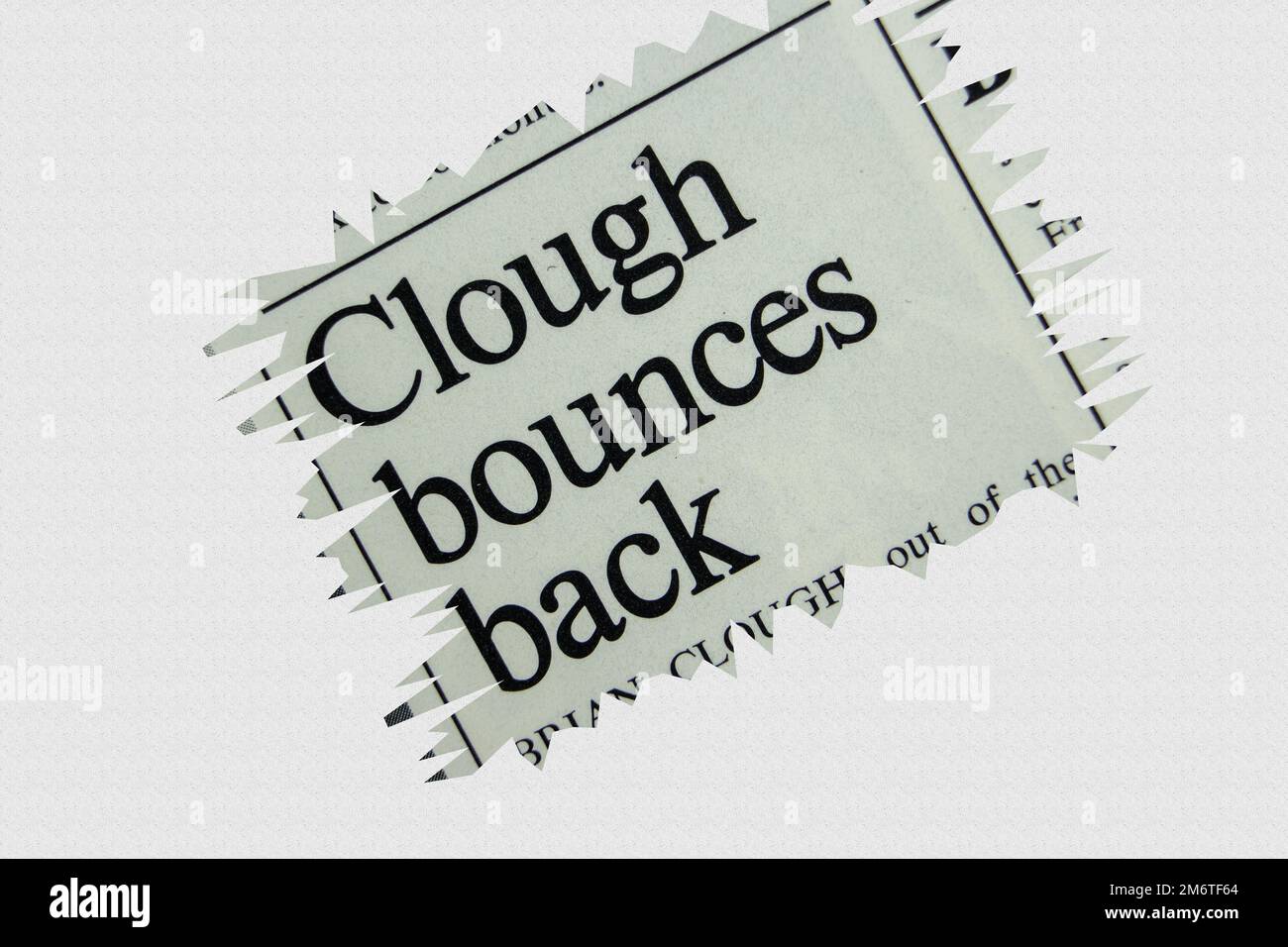 News Story de 1975 titre d'article de titre de journal - Clough rebonds en arrière Banque D'Images