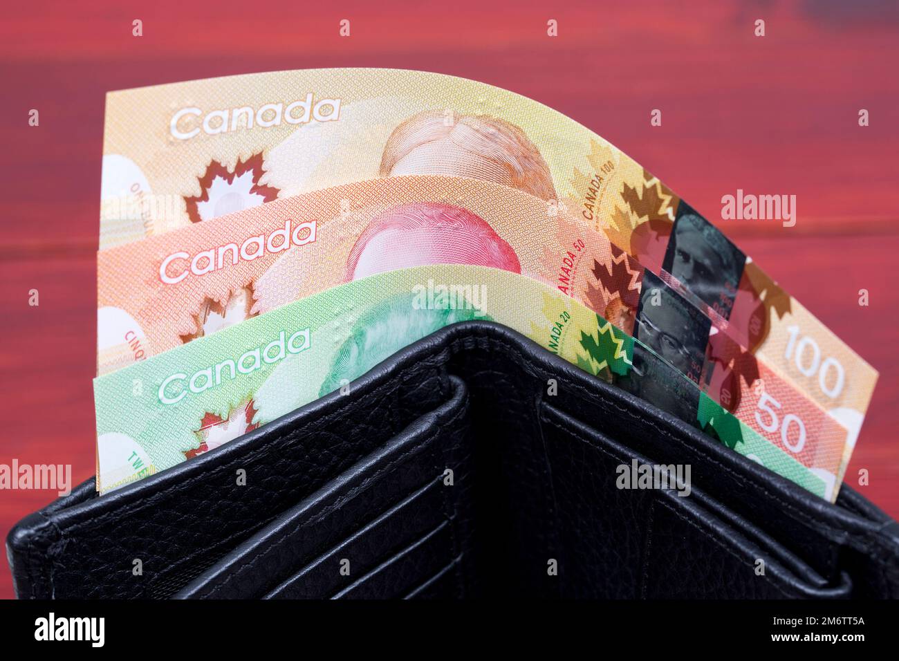 L'argent canadien dans le portefeuille noir Banque D'Images