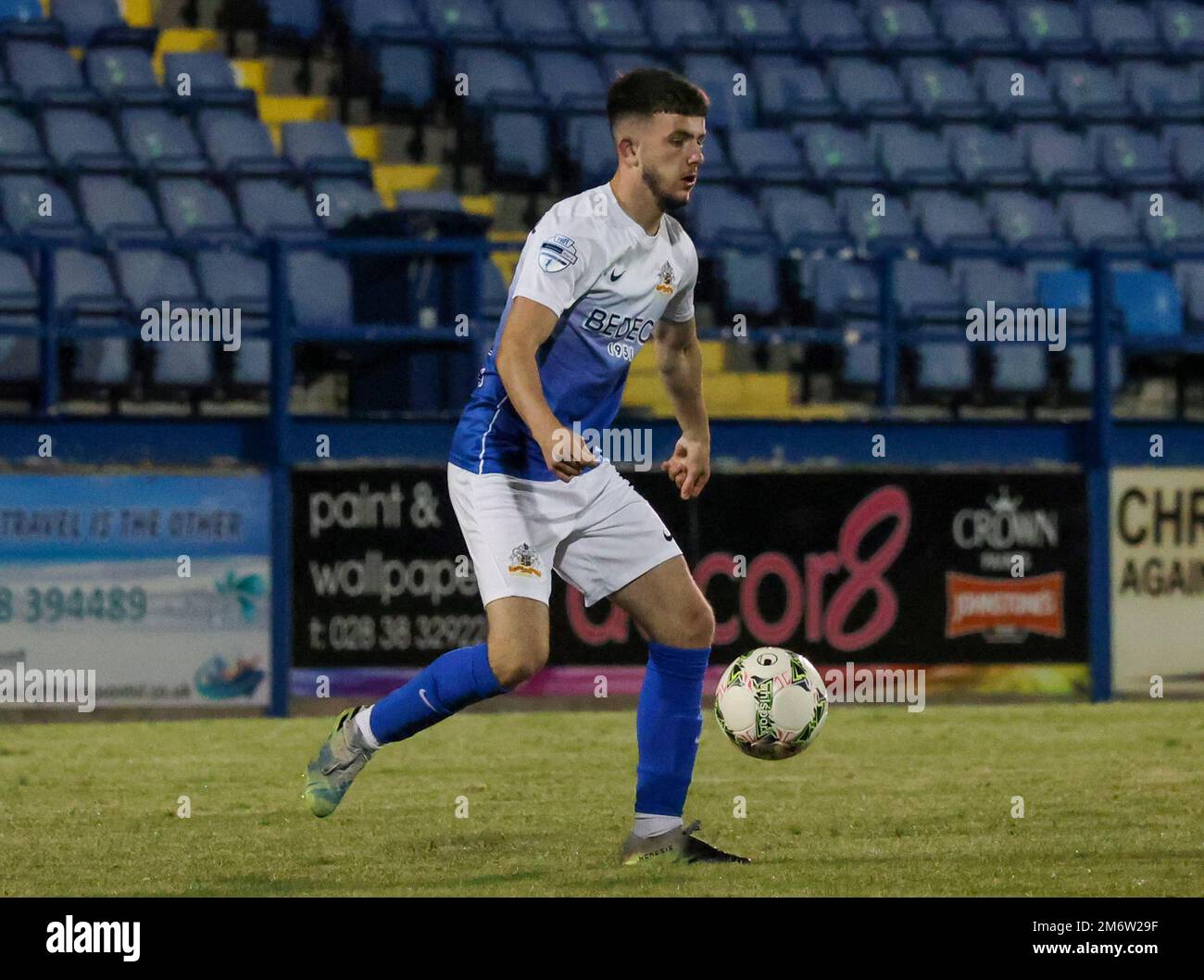 Mournview Park, Lurgan, Comté d'Armagh, Irlande du Nord, Royaume-Uni. 30 août 2022. Danske Bank Premiership – Glenavon c. Newry City. Le joueur de Glenavon Conor Spannell (20) en action pendant le match de la Danske Bank Irish League. Banque D'Images