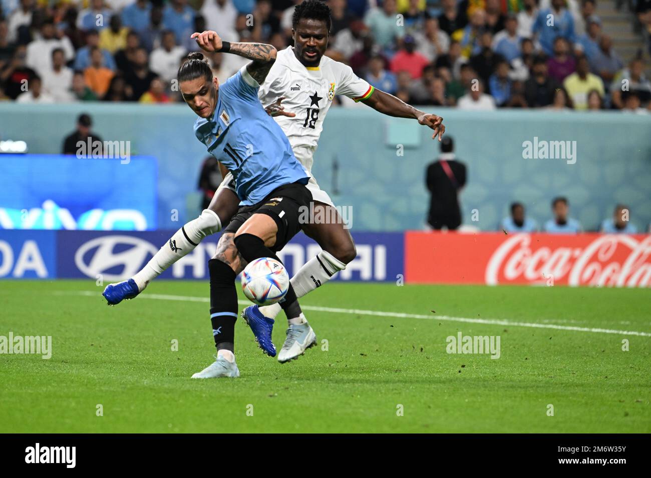 Darwin NUNEZ, Daniel AMARTEY en action pendant le match de groupe de la coupe du monde FIFA 2022 entre le Ghana et l'Uruguay, stade Al Janoub, Doha, 02/12/2022 avec: Darwin NUNEZ, Daniel AMARTEY où: Doha, Qatar quand: 02 déc 2022 crédit: Anthony Stanley/WENN Banque D'Images