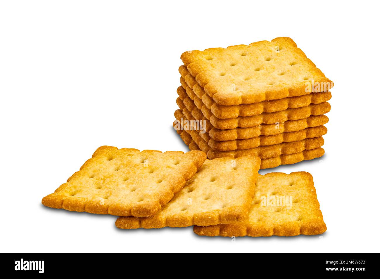 Pile de papillotes douces croquantes sèches de forme carrée, isolées sur fond blanc. Banque D'Images
