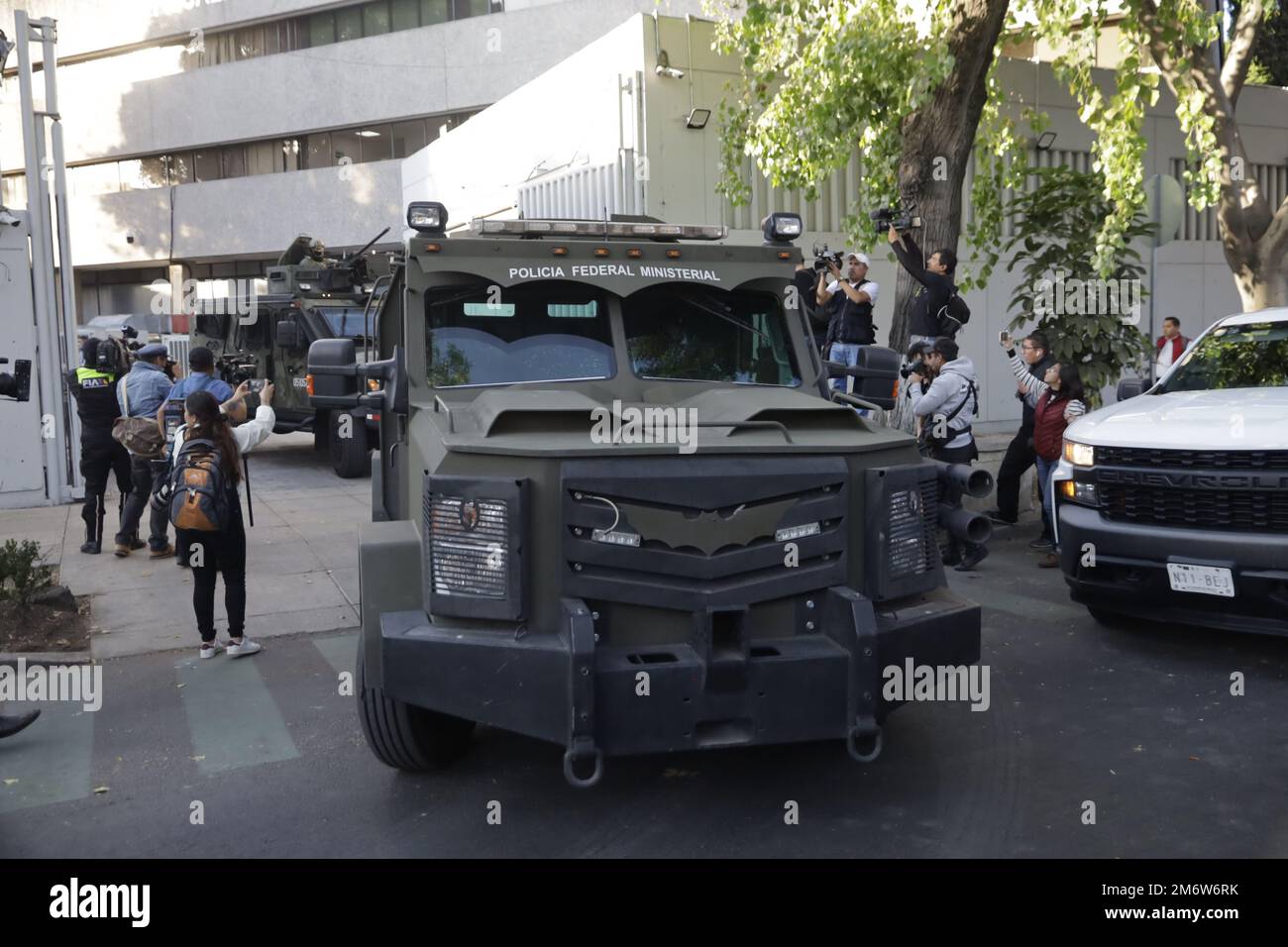 Mexico, Mexique. 5th janvier 2023. Le chef du cartel Sinaloa Ovidio Guzmán Lopez, fils de l'ancien seigneur de la drogue Joaquin Guzmán Loera ''El Chapo', est transféré du Procureur spécialisé pour la criminalité organisée à la prison de haute sécurité d'Altiplano. Sur 5 janvier 2023 à Mexico, Mexique. (Credit image: © Luis Barron/eyepix via ZUMA Press Wire) Banque D'Images