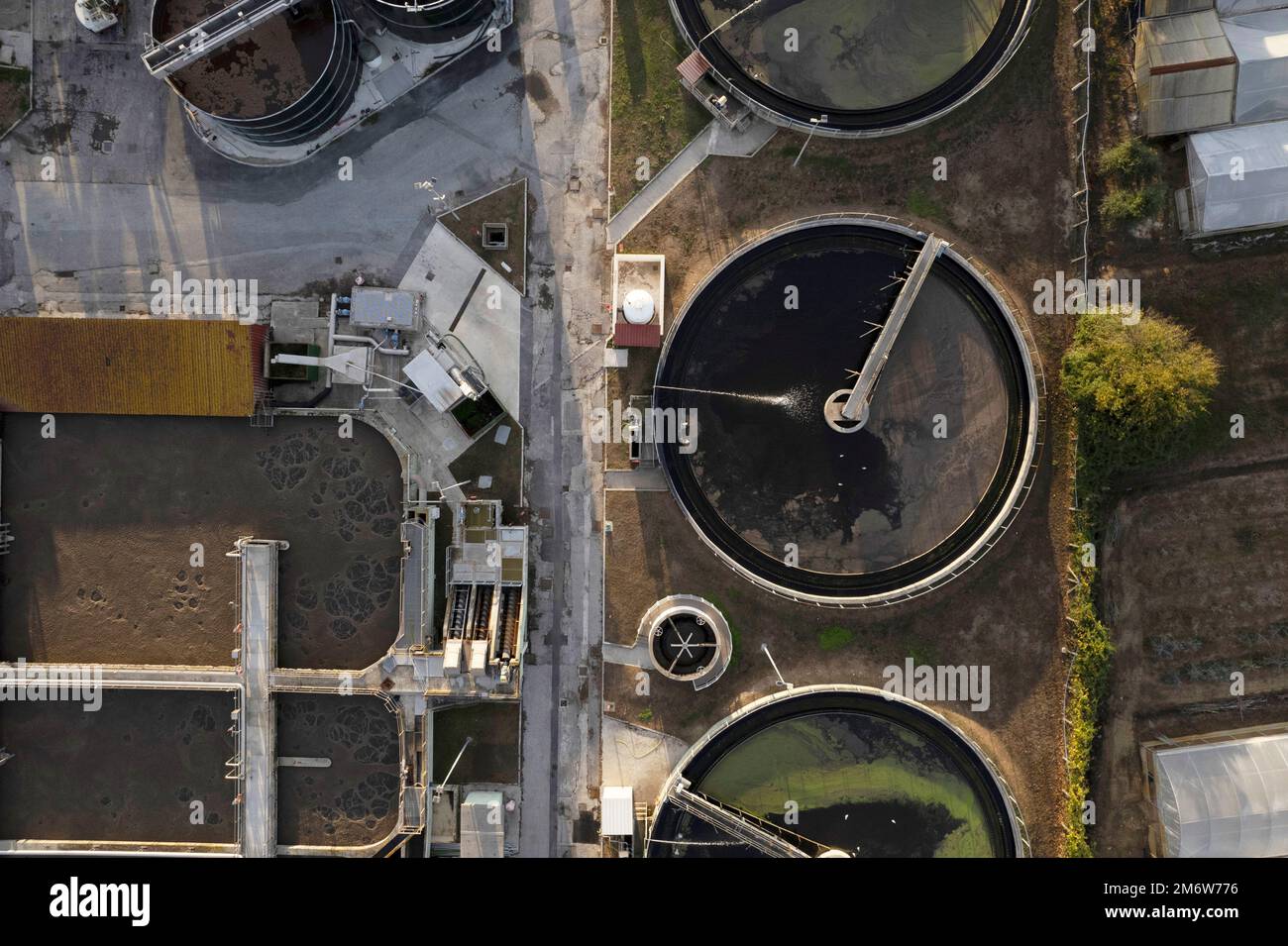 Documentation aérienne des usines de purification de l'eau de la ville Banque D'Images