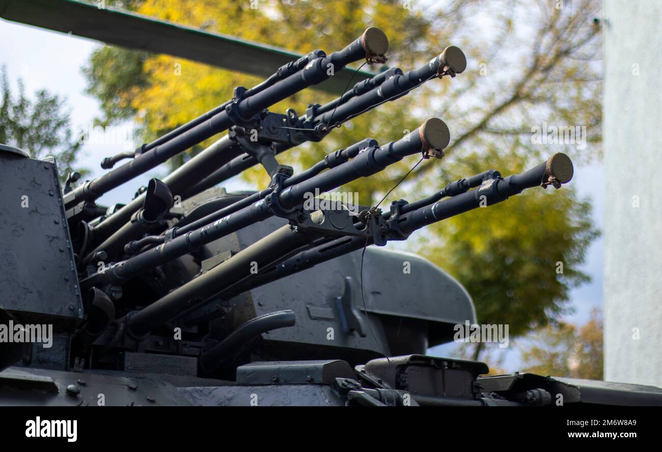 Gros plan sur les armes automotrices antiaériennes soviétiques. Vue du canon automatique quadruple de 23 mm. Détail d'un anti-air automoteur Banque D'Images