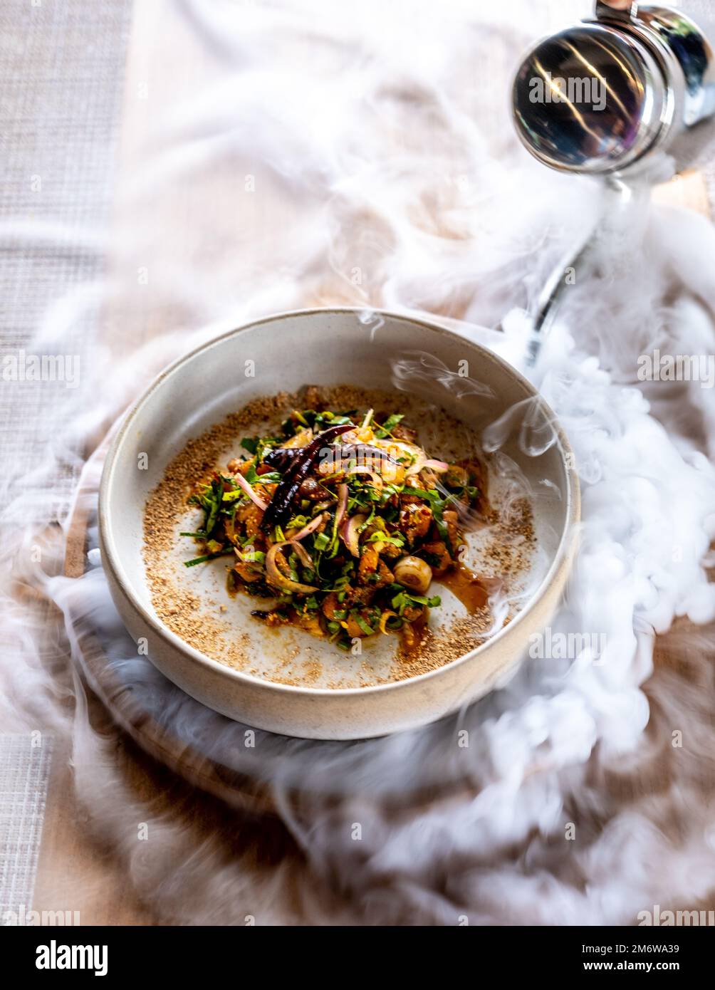 Vue de dessus à la table avec cuisine thaïlandaise Banque D'Images