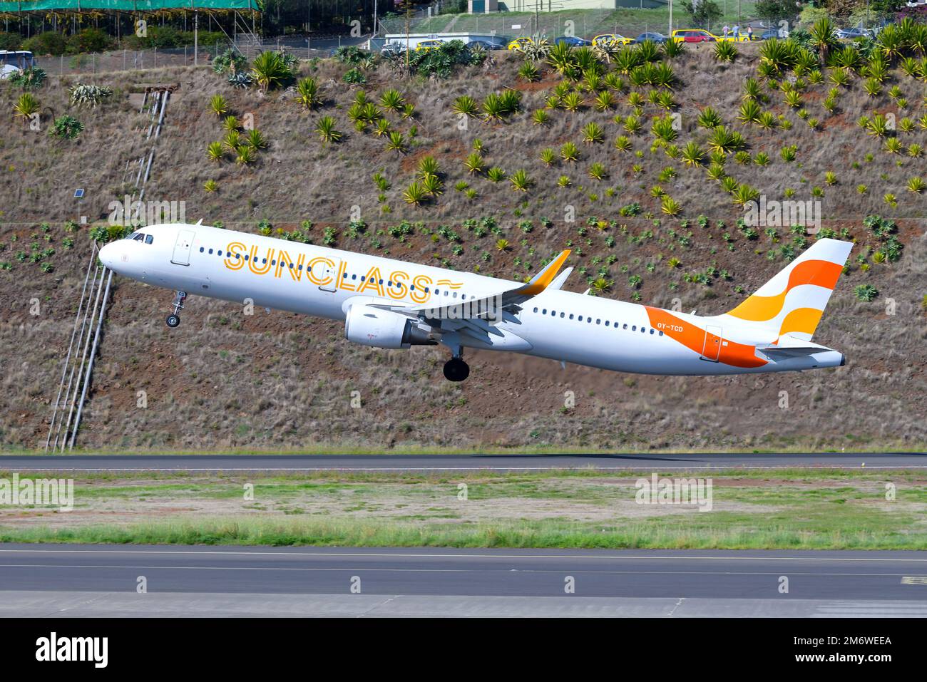 Les avions Airbus A321 de Sunclass Airlines prennent leur départ d'une destination de vacances. Compagnie aérienne d'affrètement SunClass avec départ de A321 avions. Banque D'Images