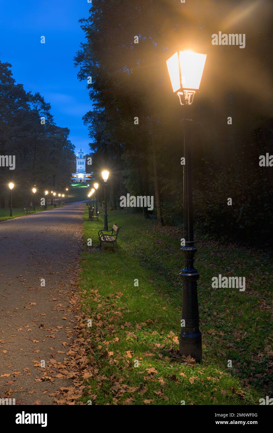 Promenade dans le parc Maksimir la nuit à Zagreb Banque D'Images