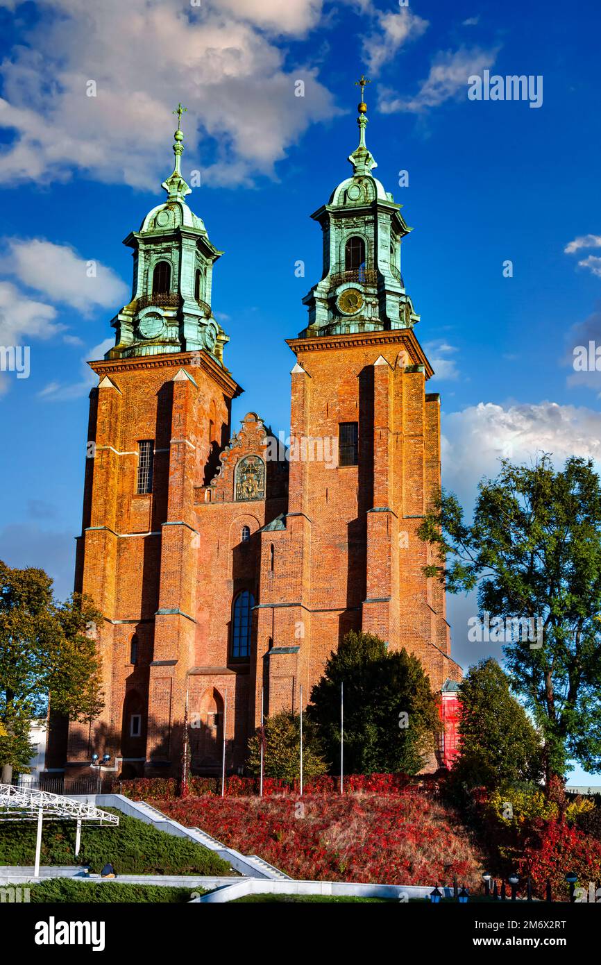 La cathédrale royale de Gniezno Banque D'Images