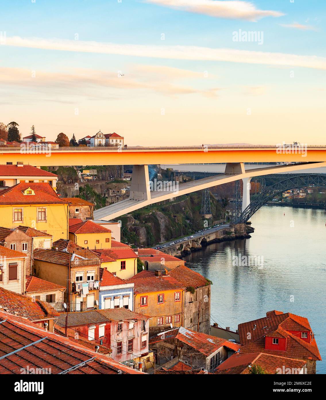 Ponte Infante paysage urbain coucher de soleil Porto Banque D'Images