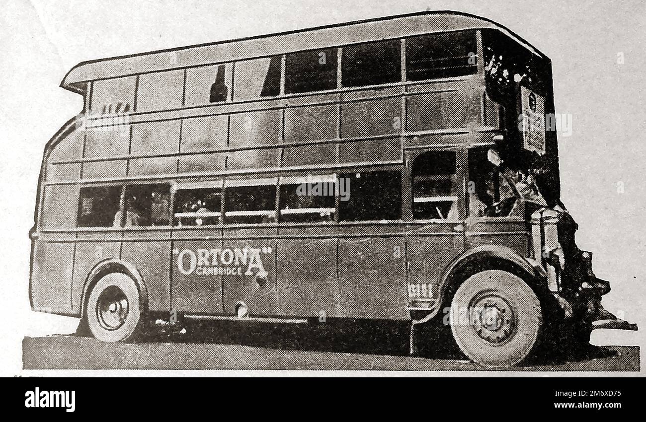 Une image ancienne d'un 'Ortona;, Cambridge Leyland 51 bus à impériale. En 1907, une compagnie de bus a été formée en sonnant le glas des vieux tramways. Contrairement aux tramways qui s'arrêteraient n'importe où sur demande, Ortona a introduit des arrêts de bus spécifiques. Banque D'Images
