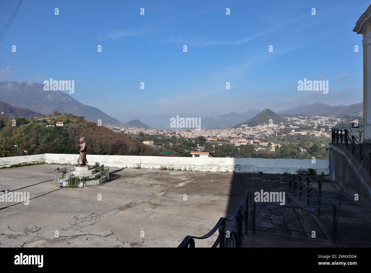 Dragonea - Panorama dalla Chiesa di San Pietro e Paolo Banque D'Images