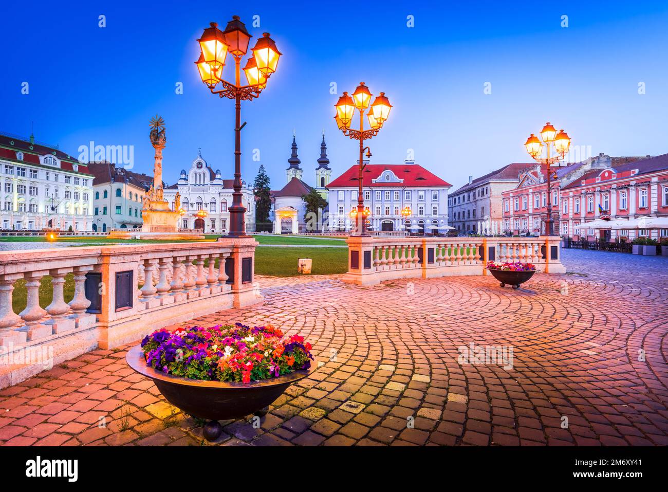 Timisoara, Roumanie - place de l'Union à l'architecture baroque, charmante ville historique dans la région de Banat. Capitales européennes de la culture 2023. Banque D'Images