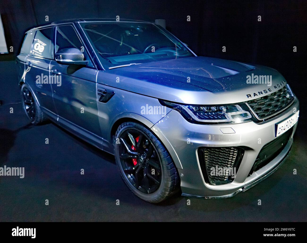 L'un des véhicules acrobatiques du Range Rover Sport SVRS, qui a été ...