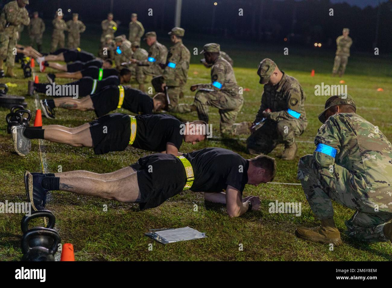 Les Soldats Effectuent Le Test De Condition Physique De Combat De L les-soldats-effectuent-le-test-de-condition-physique-de-combat-de-l