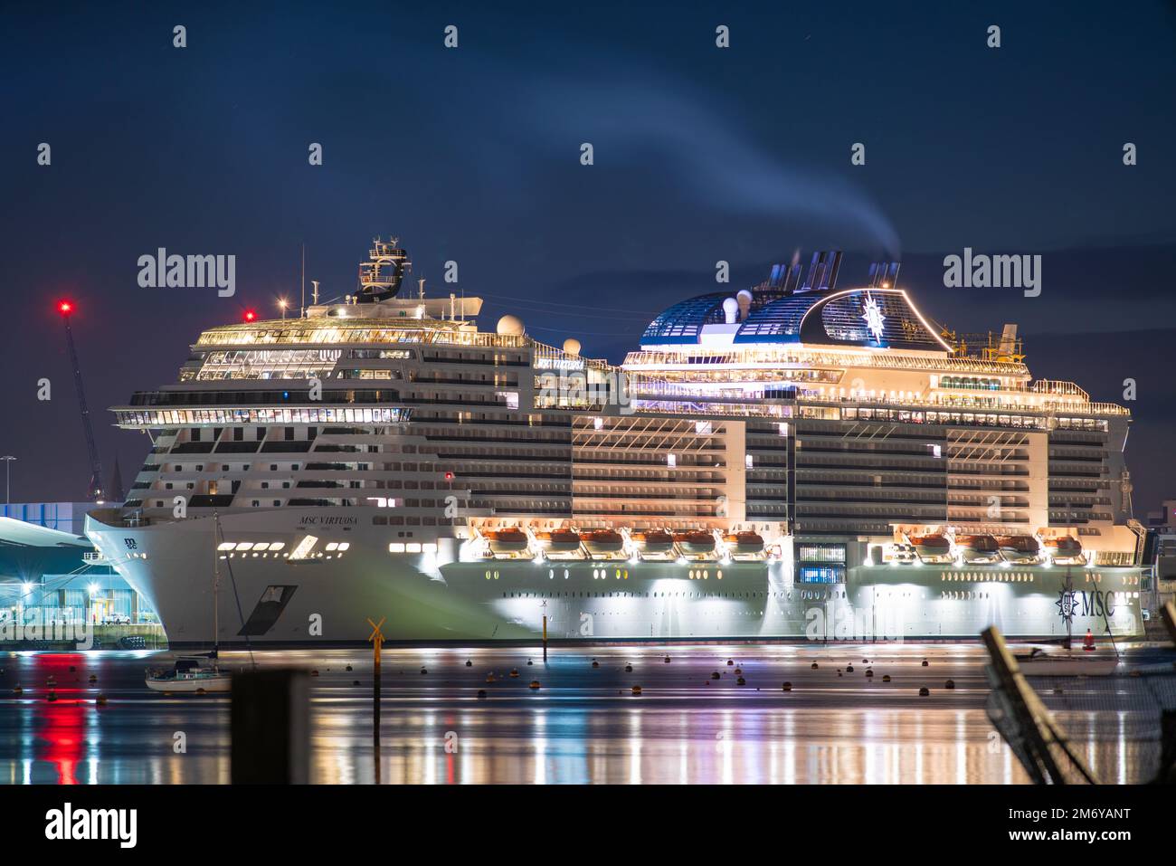 Le navire de croisière MSC Virtuosa amarré à Southampton Banque D'Images