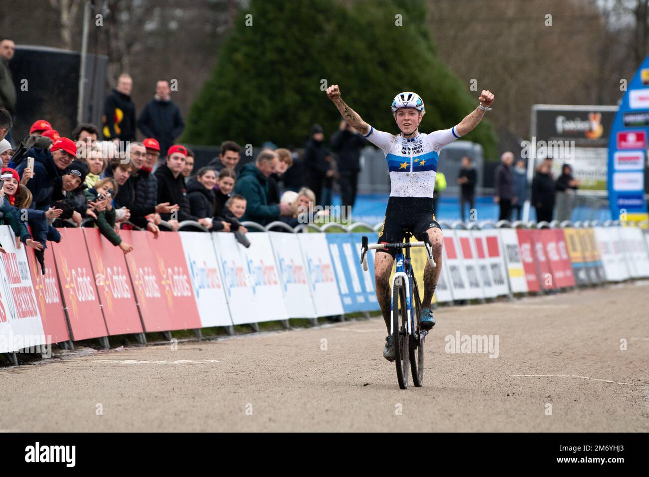 La championne européenne FEM van Empel remporte le Grand Prix Sven Nys en cyclocross à Baal Banque D'Images