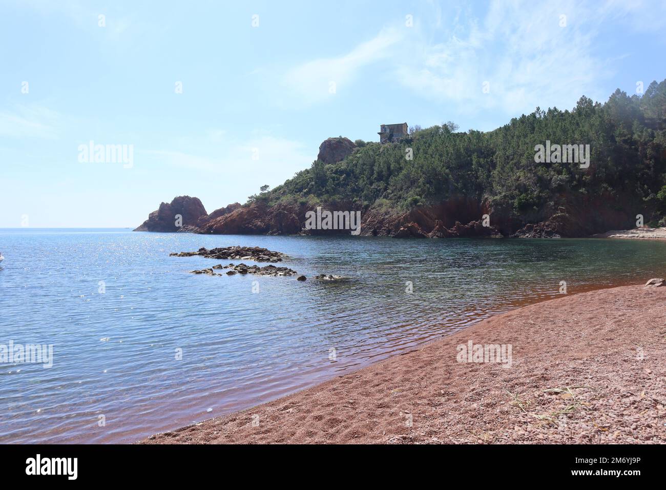 Plage par une journée ensoleillée dans le sud de la France Banque D'Images