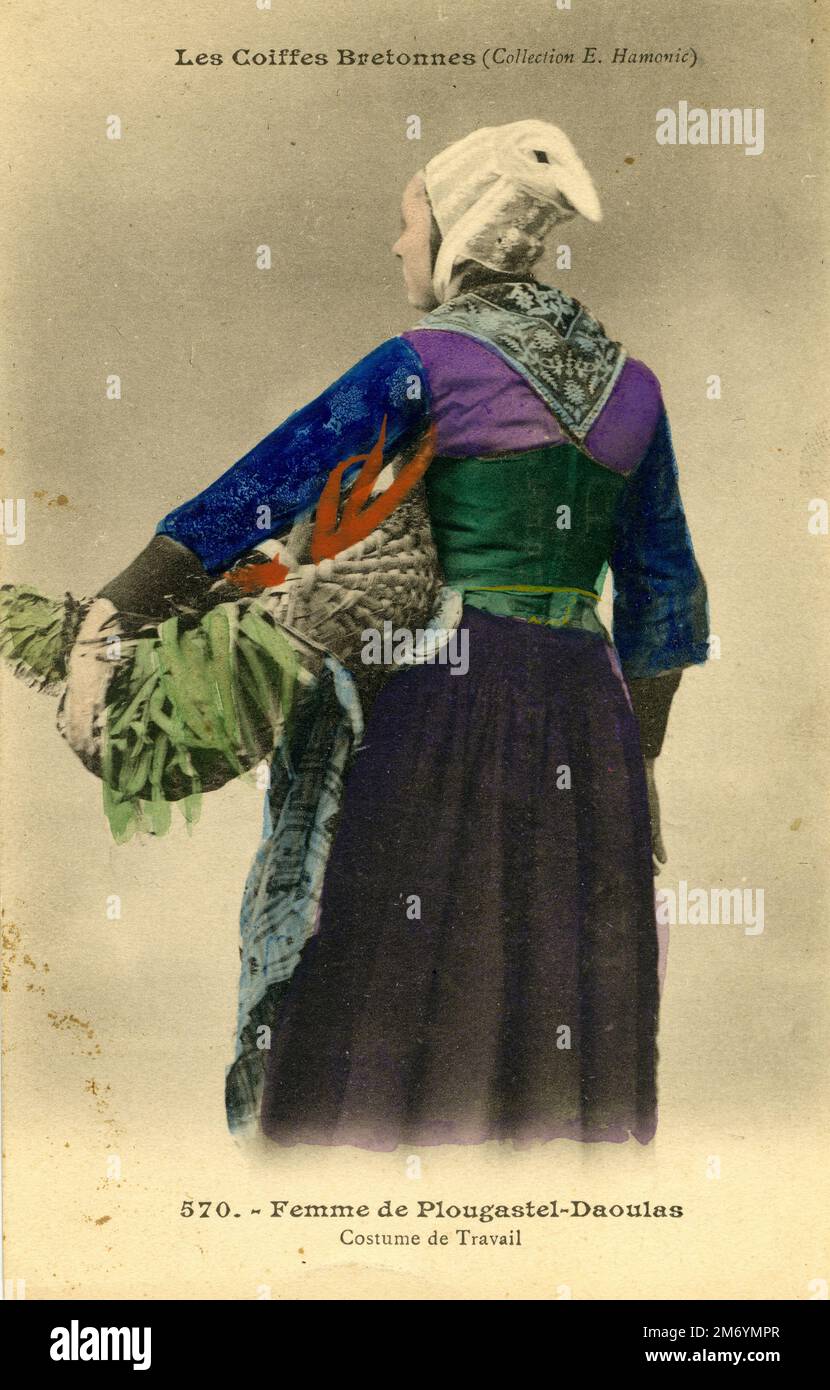 Les coifes Bretons - femme de Plougastel - Daulas en costume de travail Banque D'Images