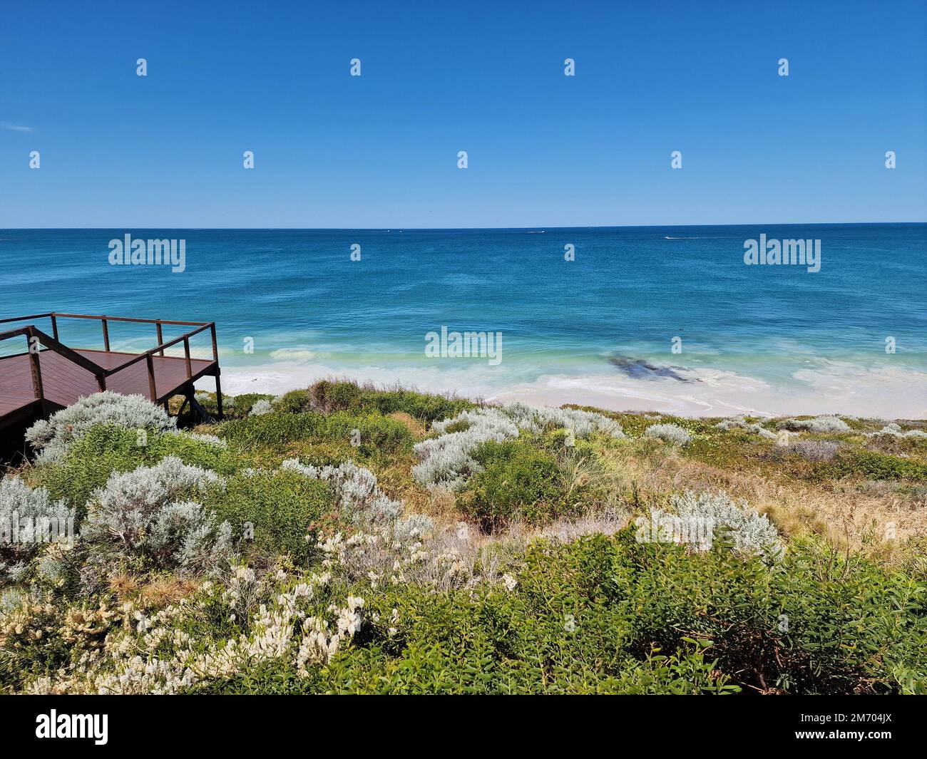 Beach West Australia avec vue sur l'océan Indien sous un ciel bleu. Banque D'Images