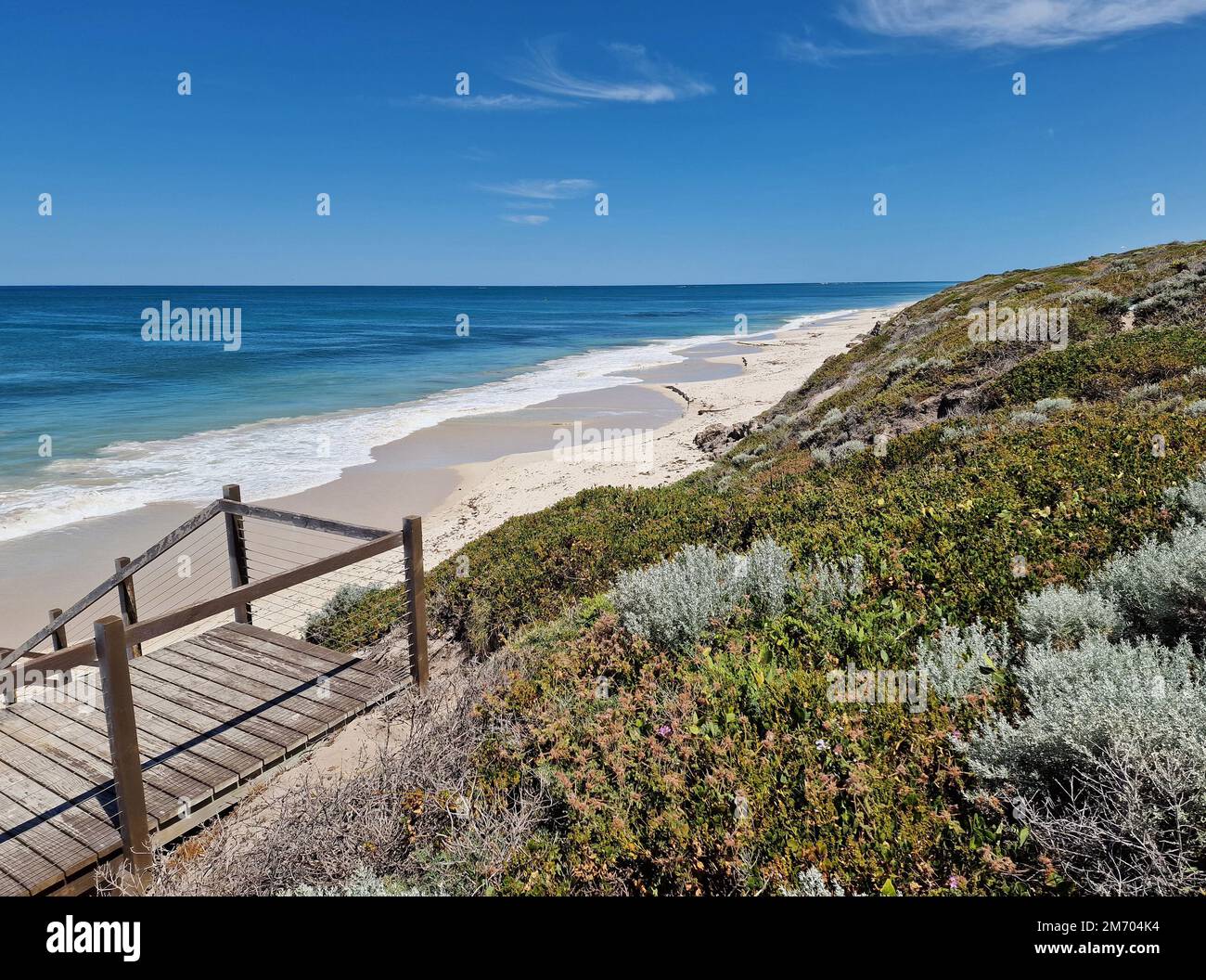 Beach West Australia avec vue sur l'océan Indien sous un ciel bleu. Banque D'Images
