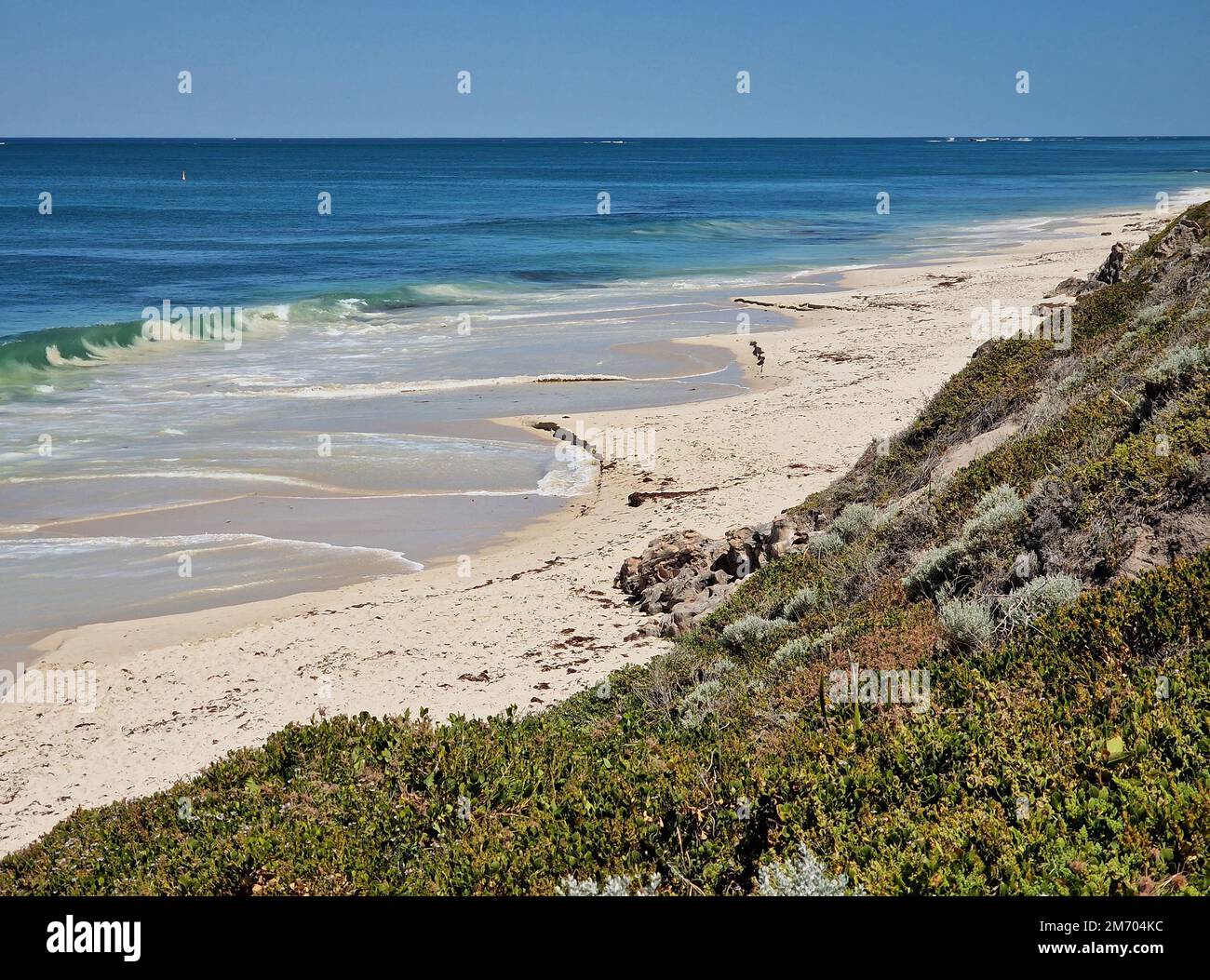Beach West Australia avec vue sur l'océan Indien sous un ciel bleu. Banque D'Images