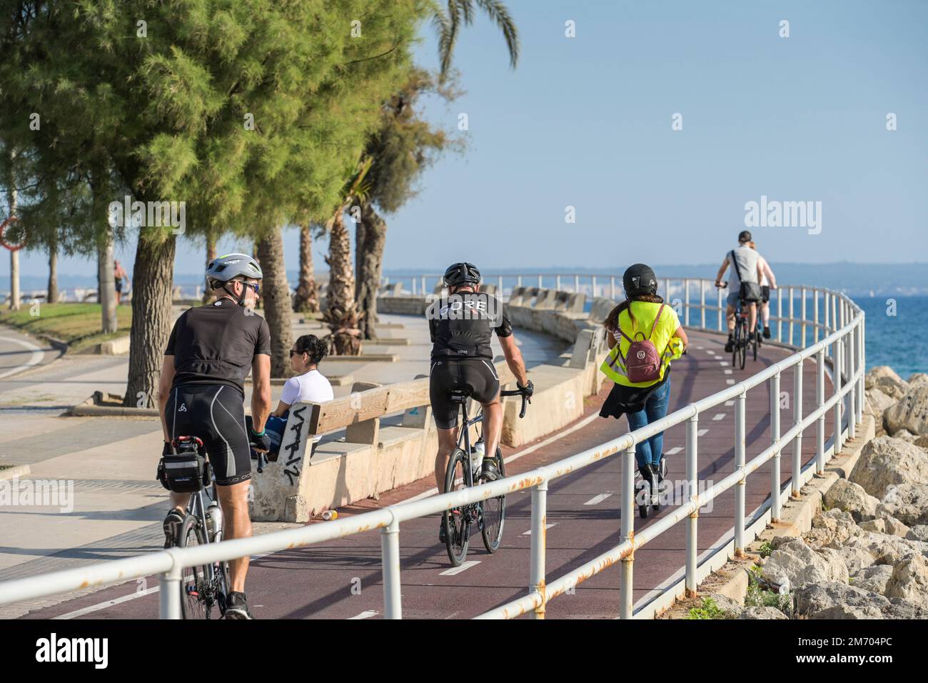 Radfahrer, Strandpromenade, Av De Gabriel Roca, Palma, Majorque, Espagnol Banque D'Images