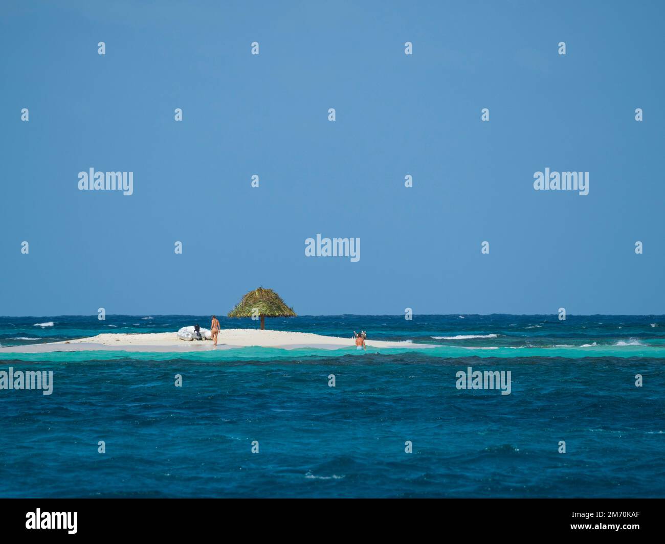 L'île de Parapluie, un îlot de récif près du petit Saint Vincent dans les Grenadines populaire pour les touristes à visiter en petit bateau. Banque D'Images