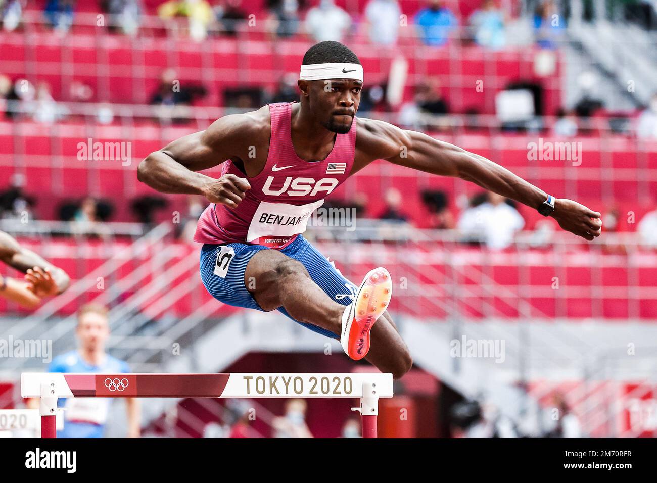 Benjamin RAI (Etats-Unis) en compétition dans les haies de 400 mètres masculin aux Jeux Olympiques d'été de 2020 (2021), Tokyo, Japon Banque D'Images