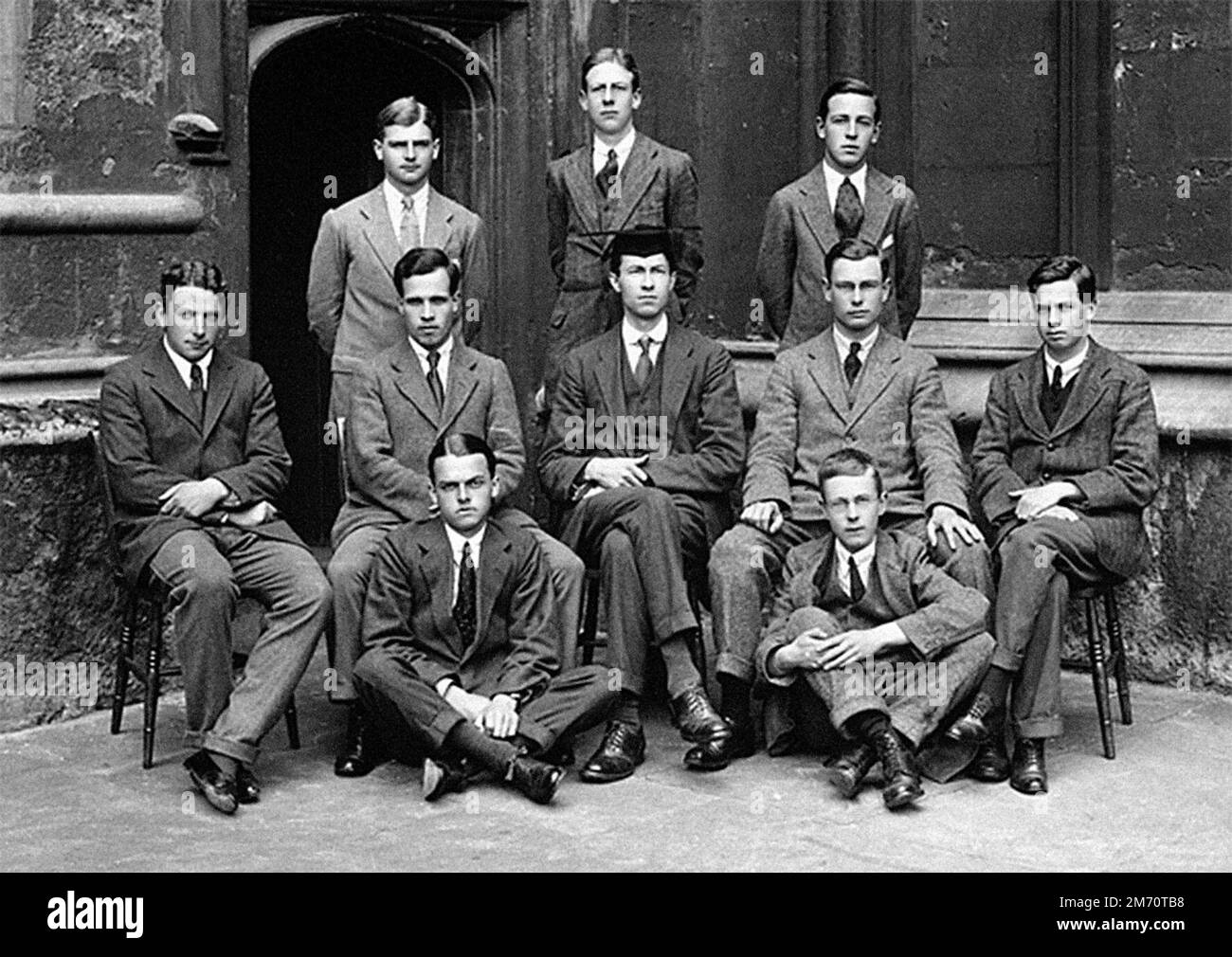 Les étudiants du Collège universitaire, Oxford - Trinity Term 1917. C S Lewis (1898-1963) se trouve sur la droite au banc arrière. Banque D'Images